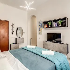  Apartment Rhome Colosseum